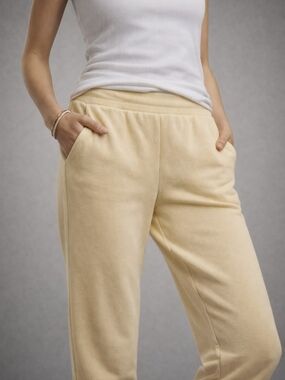 Secret Treasures Light Yellow Pull-On Cropped Lounge/ Sleep Pants